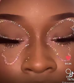 Peach And Gold Makeup, Sweet Sixteen Makeup, Girlfriend Meaning, Graphic Liner Looks, Jhene Aiko Concert, Cheer Designs, Makeup Asthetic, Eid Makeup, Abstract Makeup