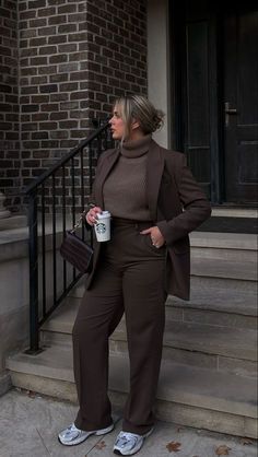 Plus Size Brown Blazer Outfits, Comfy Professional Outfits Plus Size, Business Sneaker Outfit, Work Outfit Plus Size Office, Mid Size Work Outfits Professional, Curvy Business Casual Outfits Plus Size, Brown Suit Women Outfits, Curve Work Outfit, Big Blazer Outfits For Women