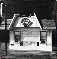 an old photo of dairy queen in the 1950's