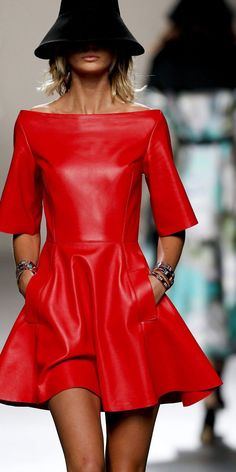 Red Leather Dress, Leather Dresses, Leather Outfit, 가을 패션, Wearing Red, Leather Dress, Look Chic, Red Fashion, Look Fashion