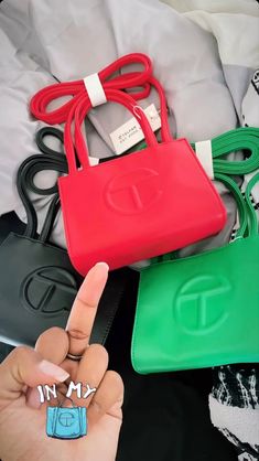 Purse Telfar, Cute Baddie Purses, Red Telfar Bag Outfit, Red Telfar Bag, Green Telfar Bag Outfit, Black Bag Outfit