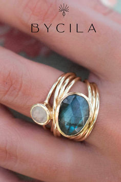 D E T A I L S — METAL: Gold Plated 18k: Gold plated jewelry has a layer of gold covering a base metal. — Stone: Labradorite and Moonstone. 💎 The gemstones are LABRADORITE & MOONSTONE 💎 The natural gemstone can vary in color, shape or size. #jewelry #gold #ring #accessories #rings #gems #stonejewelry #crystaljewelry Posey Rings, Unique Womens Wedding Rings, Ring Accessories, Natural Stone Jewelry, Labradorite Ring, Jewelry Inspo, Jewelry Gold, Accessories Rings, Gold Plated Jewelry