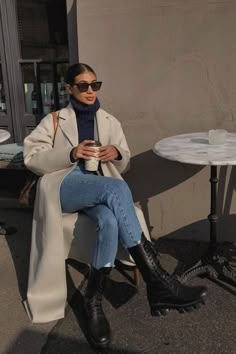 Seattle Black Como Calf Boots Nyc Winter Outfits, Nyc Outfits, New York Outfits, Europe Outfits, Cold Outfits, Mode Casual, Looks Street Style, Autumn Outfit, Outfit Inspo Fall