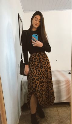 Decent Fashionable Outfits, Pentecostal Outfits Winter, Long Skirt Outfits For Winter, Printed Skirt Outfit, Outfit Botas, Dusty Pink Dresses, Jacket Outfit Women, Unique Wedding Dresses