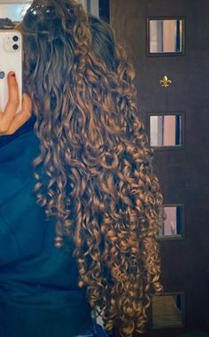 Preppy Hairstyles, Curly Hair Inspiration, Curly Hair Care, Hair Photo, Crazy Hair, Long Curly Hair