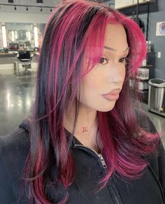 Pink And Black Layered Hair, Hot Pink With Black Hair, Skunk Streak Hair Pink, Pink And Black Hair Highlights, Layered Hair With Pink Highlights, Pink Chunky Highlights In Black Hair, Striking Hair Color Highlights, Y2k Pink Highlights