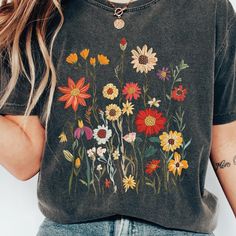 Vintage Cottagecore Shirt, Wildflowers Shirt, Boho Shirt, Vintage Botanical Flower Shirt, Gardening Shirt, Nature Shirt, Garden Lover Shirt, Comfort Colors® Gildan is back with its garment-dyed t-shirt, a fully customizable tee made 100% with ring-spun cotton. The soft-washed, garment-dyed fabric brings extra coziness to your wardrobe while the relaxed fit makes it an excellent daily choice. The double-needle stitching throughout the tee makes it highly durable while the lack of side-seams helps the shirt retain its tubular shape.   📣 INFORMATION • All shirts are UNISEX • 100% ring-spun cotton • Medium fabric (6.1 oz/yd² (206.8 g/m • Relaxed fit • Sewn-in twill label   👕 SIZING • For an oversized fit, select two or three sizes up from your normal size • Cottagecore Shirt, Cottagecore Vintage, Botanical Shirt, Boho Shirt, Vintage Cottagecore, Nature Shirts, Gardening Shirts, Boho Shirts, Garden Lovers