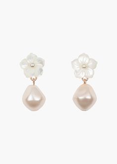 Asthetic Accesories, Aesthetic Catalog, Summer Glowup, Classy Accessories, Luxury Hair Accessories, Jennifer Behr, Jewelry Lookbook, Trendy Earrings, Pearl Flower