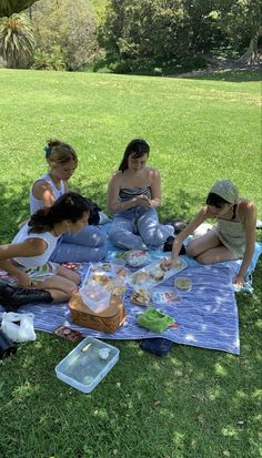 Vision Board Images, Picnic Inspiration, Vision Board Photos, Dream Vision Board, Photographie Portrait Inspiration, Picnic Date, Summer Goals, Summer Plans