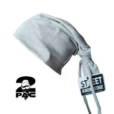 2Pac Beanie Tie in Gray is 90s-inspired by the iconic style of the legendary Tupac Shakur, by Street Knowledge brand, that effortlessly merges streetwear with a touch of nostalgia and street fashion to your wardrobe. Available in two sizes: S/M and L/XL Made of very soft quality material (95% cotton and 5% polyester) Brand new S/M - width: 26.5 cm, length: 44 cm. L/XL - width: 28.5 cm, length: 46 cm. Material: 95% cotton, 5% polyester Unisex Casual Hat For Streetwear, Basic Streetwear Hat, Trendy Gray Hat For Streetwear, Fitted Hats For Streetwear, Basic Streetwear Hat, One Size Fits Most, Streetwear Beanie, Cheap Hip Hop 5-panel Hats, Hip Hop 5-panel Cotton Hat, Affordable Hip Hop Beanie Hat