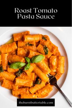 White plate with rigatoni pasta in a roast tomato pasta sauce. Fresh basil leaves on top and a fork resting in to pasta. Roasted Tomato Pasta Sauce, Vegetarian Pasta Sauce, Easy Roast, Pasta Primavera Recipe