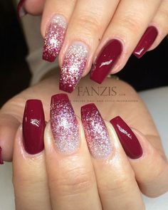 Simple Red and White ombre christmas nails diy Nail Design Glitter, Glitter Manicure, Valentine Nails, Christmas Nails Easy, Christmas Nail Art Designs, Red Nail Designs, Christmas Nails Acrylic, Super Nails