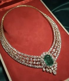 Bridal Diamond Necklace Design, Diamond Necklace Indian, Bridal Diamond Necklace, Diamond Pendants Designs, Antique Gold Jewelry Indian, Diamond Wedding Jewelry, Fancy Jewellery Designs