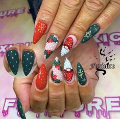 By @foxicure ❤️ #nailart #naildesign #nailsofinstagram #nailenhancements #nails #acrylicnails #gelnails #nailstoinspire #nailartclub #nailjunkie #nailtrend #nailporn #cutenails #glitternails #nailgoals #nailed #nailswags #clawaddict #nailinspo #nailinspiration #christmasnails #getnailed #collectionofthingsilove Follow 👉🏻 @nailarttolove on Instagram for more nail art inspiration 💅🏼 Stag Christmas Nails, Unusual Christmas Nails, Gonk Nails, Xmas Nail, Xmas Nail Art, Nail Goals, Sassy Nails, Cute Nail Art Designs, Uñas Acrilicas