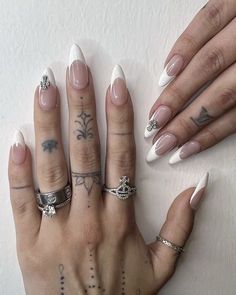 Elegant Almond Nails, Trendy Almond Nails, Euphoria Nails, Unghie Sfumate, Cross Nails, Grunge Nails, Simple Acrylic Nails, Girly Acrylic Nails