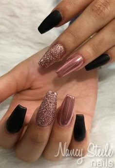 Rose Gold Black Nails Design, Black Rose Gold Nails, Rose Gold And Black Nails, Black And Rose Gold Nails, Pink Black Nails, Rose Gold Nails Design, Disney Acrylic Nails, Romantic Nails, Trendy Nail Art Designs