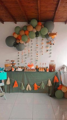 Zorro fiesta decoración minimalista creativo Fox Birthday Decorations, Fox Party Decorations, Simple Diy Birthday Decorations, Simple Bday Decor, Baby Shower Simple Decorations, Fox Party Ideas, Fox Themed Birthday Party, Simple Baby Shower Decor, Woodland Birthday Party Decorations