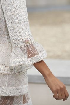 Chanel Haute Couture Details, Haute Couture Details, Fashion Technology, High Fashion Runway, Kim K Style, Collection Couture, Kardashian Kollection