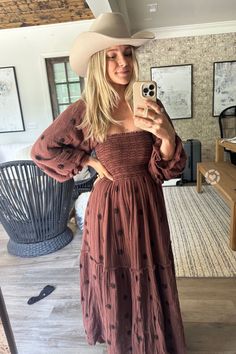 Long Sleeve Dress Cowboy Boots, Casual Country Dresses, Curvy Cowgirl Dress, Long Dresses With Cowgirl Boots, Maxi Dresses With Boots, Western Wedding Guest Outfit Cowgirl Boots, Maternity Dress With Cowboy Boots, Fall Picture Dresses For Women, Maxi Dress Cowboy Boots Outfit