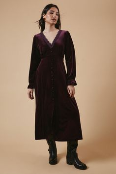 Luxurious velvet fabric for a soft, tactile feel Elegant V-neckline adorned with delicate lace trim Button-through front for a classic, feminine touch Midi length offering versatile styling options Long sleeves with subtle gathering for added interest Embrace effortless elegance with this enchanting velvet midi dress from Oasis. The sumptuous fabric drapes beautifully, creating a flattering silhouette that's perfect for a range of casual occasions. The lace-trimmed V-neckline adds a touch of romance, while the button-through front allows for customisable coverage. Style this versatile piece with ankle boots and a leather jacket for a chic daytime look, or dress it up with heeled sandals and statement earrings for an evening out. The midi length makes it ideal for family gatherings or bru Lace Undershirt, Dresses Velvet, Oasis Dress, Velvet Midi Dress, Oasis Fashion, Velvet Lace, Lace Midi, Draped Fabric, Lace Midi Dress