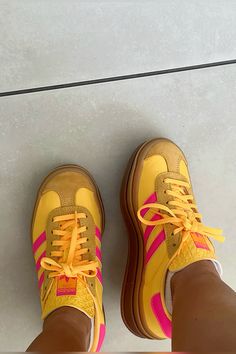 Gazelle Aesthetic, Yellow Adidas Gazelle, Yellow Sambas, Outfits With Pink Shoes, Adidas Gazelle Platform, Gazelle Bold, Adidas Gazelle Bold, Adidas Bold, Pink Gazelles