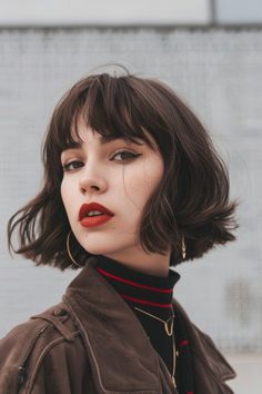 French Bob For Fine Hair, Dark Bob With Bangs, Bob Bangs Hairstyles, Short Haircut Bangs, French Short Hair, Bangs Bob Haircut, French Bob Round Face, French Bob With Bangs Round Faces, Chin Length Bob With Bangs