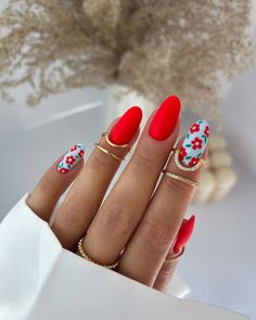 22 Idee Di Unghie Per Agosto 2024: Tendenze Estive - femminilestile.com Summer Acrylic Almond Nails, Summer Red Nails Designs, Nail Colors Matte, Matt Nails Design, Summer Nails Matte, Red Nail Designs Summer, Red Nail Colors, Red Nails Art, Summer Red Nails