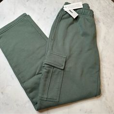 Aritzia Tna Terry Mega Cargo Sweatpant - Gd Gallery Green New With Tags Size Xxs Cargo Pants Sweatpants, Aritzia Tna Jumpsuit, Aritzia Cargo, Cargo Sweatpants, Aritzia Tna, Aritzia Pants, Green Cargo Pants, Active Wear Pants, Christmas 2024