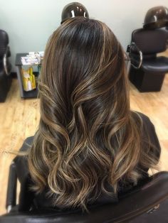 Highlights for dark hair // light brown ... Brown Hair With Lowlights, Balayage Straight, Balayage Straight Hair, Rambut Brunette, Black Hair Balayage, Brown Hair Dye, Brunette Hair With Highlights