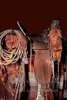 an old western saddle with rope and lasso