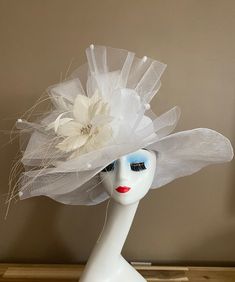 Wide brim white sinamay hat with large netting bow and stunning feather flowers, elegant, light and comfortable to wear. Perfect for weddings, Royal Ascot horse races, cocktails, tea party, derby, or any hat wearing occasion. Head size is about 22.5" unless otherwise requested. All hats include a sizing band to adjust for a comfortable fit.  Warm tips:  ❤️Group discount on 3 or more pieces, please contact me for further information on group discount. ❤️Due to the nature of my items, I do not acc Blanche Dubois, Race Wedding, Ascot Horse Racing, Tea Hat, Feather Flowers, Flower Boquet, Sinamay Hat, Tea Hats, Horse Races