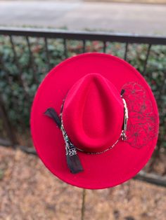 Be the life of the rodeo in this gorgeous boho red hat featuring a bull, poppies, and playful longhorns. Add this accessory to your wardrobe for a unique western touch. Red Wide Brim Fedora For Rodeo, Western Style Red Fedora With Short Brim, Red Western Fedora With Short Brim, Red Fedora With Curved Brim For Rodeo, Red Curved Brim Fedora For Rodeo, Red Western Hat With Short Brim, Red Curved Brim Hat For Rodeo, Red Fedora With Curved Brim For Country Events, Red Wide Brim Felt Hat For Country Events