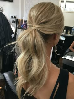 Pony tail , hairstyles, bridal hair style, messy ponytail Messy Ponytail Hairstyles, Bridesmaid Hair Inspo, Wedding Ponytail, Face Male, Easy Updos For Long Hair, Haircuts Medium, Guest Hair, Bridesmaid Hair Makeup, Long Face