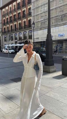 Dissh Dress Outfit, Parisian Woman, Dress Like A Parisian, Build A Capsule Wardrobe, Dubai Outfits, Capsule Wardrobe Pieces, Modest Summer Outfits, Velvet Dresses, Velvet Fashion