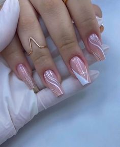 Graduation Nails Ideas, Elegant Touch Nails, Quick Nail Art, Graduation Nails, Girly Acrylic Nails, Casual Nails, Simple Acrylic Nails, Cute Gel Nails, Short Acrylic Nails Designs