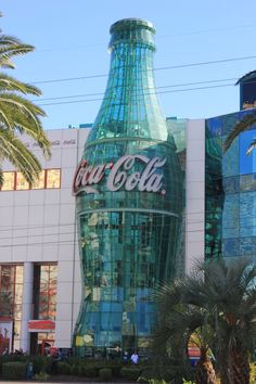 the coca - cola building in las vegas has been designed to look like a rocket ship