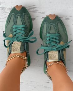 Green Sneakers, Looks Black, Swag Shoes, Gym Shoes, Crazy Shoes, Shoe Obsession, Trendy Shoes, Sneaker Head