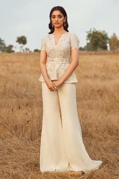 Peplum Top Pants Outfit, Traditional Latest Outfits, Traditional Peplum Top Outfits, Traditional Dress With Jacket, Indian Peplum Top Outfits, Trending Outfits Traditional, Off White Dress Outfit Indian, Function Outfits Women, Traditional Peplum Top