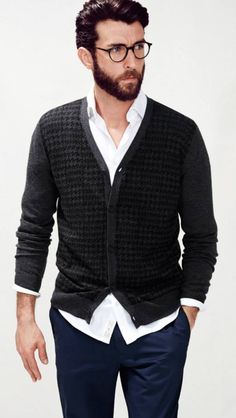 Style Lightweight Cardigan Outfit, Office Styling, Mens Fashion Essentials, Dapper Man, Male Perspective, Smart Casual Men, Mens Fashion Classic, Fashion Statements, Dapper Men