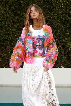 Unhinged Fashion, Strikkeopskrift Oversize Sweater, Handknitted Sweater, Embellished Crochet, Playful Fashion, Mode Kimono, Sequin Cardigan, Estilo Hippie, Mode Boho