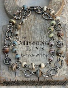 ... Link by Cindy Wimmer - a wire Wire Bracelets With Beads, Jewelry Book, The Missing Link, Wire Tutorials, Bead Studio, Lampwork Jewelry, Wire Design, Wire Jewelry Designs, Diy Wire Jewelry