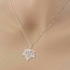 Feminine Necklace Aesthetic, Silver Necklace Designs For Women, Grad Jewelry, Maple Leaf Necklace, Female Rings, خواتم خطوبة, Anting Manik, Necklaces Ideas, Canada Maple Leaf