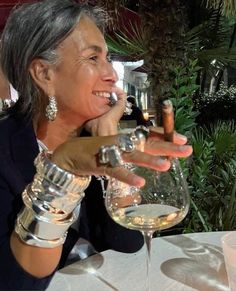 Chiara Voliani, Mode Dope, Dope Jewelry, Funky Jewelry, Jewelry Lookbook, Aging Gracefully, Fashion Mistakes, Mode Inspo, Fine Wine