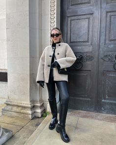 Explore the chic versatility of a women's faux shearling jacket. This piece pairs beautifully with denim or dresses, offering a cozy yet fashionable layer for the cooler months. Mango Shearling Jacket, Sherling Jacket, Old Money Winter, Grey Sweater Outfit, Stylish Leather Jacket, Ny Outfits, Shearling Jacket Women