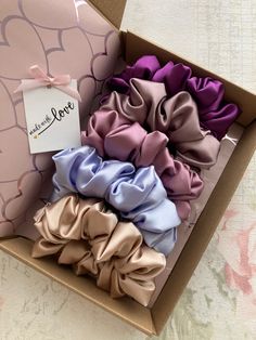 Hair Accessories Diy Headband, Pola Macrame, Hair Tie Accessories, Stile Hijab, Scrunchies Diy, Hair Accessories Collection, Hair Accessories Clips