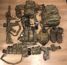 Cool Tactical Gear, Tactical Loadout, Urban Tactical, Special Forces Gear, Tactical Life, Army Gears, Image Moto, Tactical Accessories, Tactical Wear