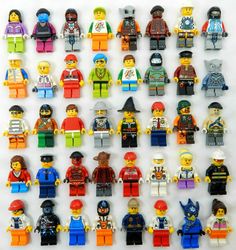 a large group of lego minifigures are arranged together