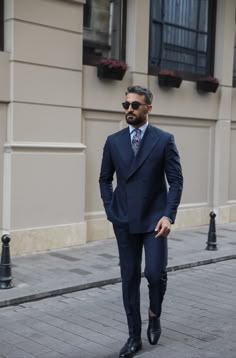 Slim fit double breasted navy suit The post Pring Street appeared first on Men's Suits. Navy Suit Men Wedding, Navy Blue Double Breasted Suit Men Wedding, Classic Formal Outfit Men, Navy Blue Double Breasted Suit Men, Blue Double Breasted Suit Men, Navy Blue Outfits For Men, Dark Blue Suit Men, Navy Suit Outfit Men