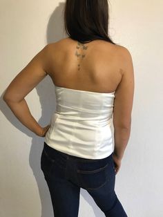 "White Embroidered Corset Top Boned Bodice Strapless Top Sweetheart Bust Steampunk Size Medium Estimated size: M Material: 97%Polyester; 3%Elastane Linning: 100%Polyester Measurements: (lying flat) Lengt: 15\" / 38 cm Pit to pit: 16\" / 40.5 cm Waist: 15\" / 38 cm Please check measurements to insure a proper fit. Remember to allow yourself some extra room for movement. You can compare these with something from your closet that fits you well. This tops will come to you freshly laundered and ready White Fitted Corset For Club, White Fitted Corset For Club Wear, White Stretch Top With Boned Bodice, White Corset For Club, White Stretch Tops With Boned Bodice, White Tops With Corset Back, White Strapless Halter Top, Sleeveless Boned Bodice Top For Club, Strapless Tube Top With Boned Bodice For Club