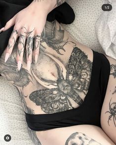 Tummy Tattoo, Wicked Tattoos, Creepy Tattoos, Geniale Tattoos, Stomach Tattoos, Dream Tattoos, Black Ink Tattoos, Dope Tattoos, Little Tattoos